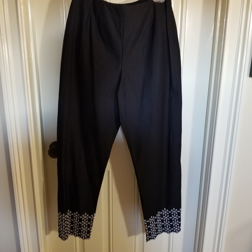 New with tags black/white pants. Size 8P